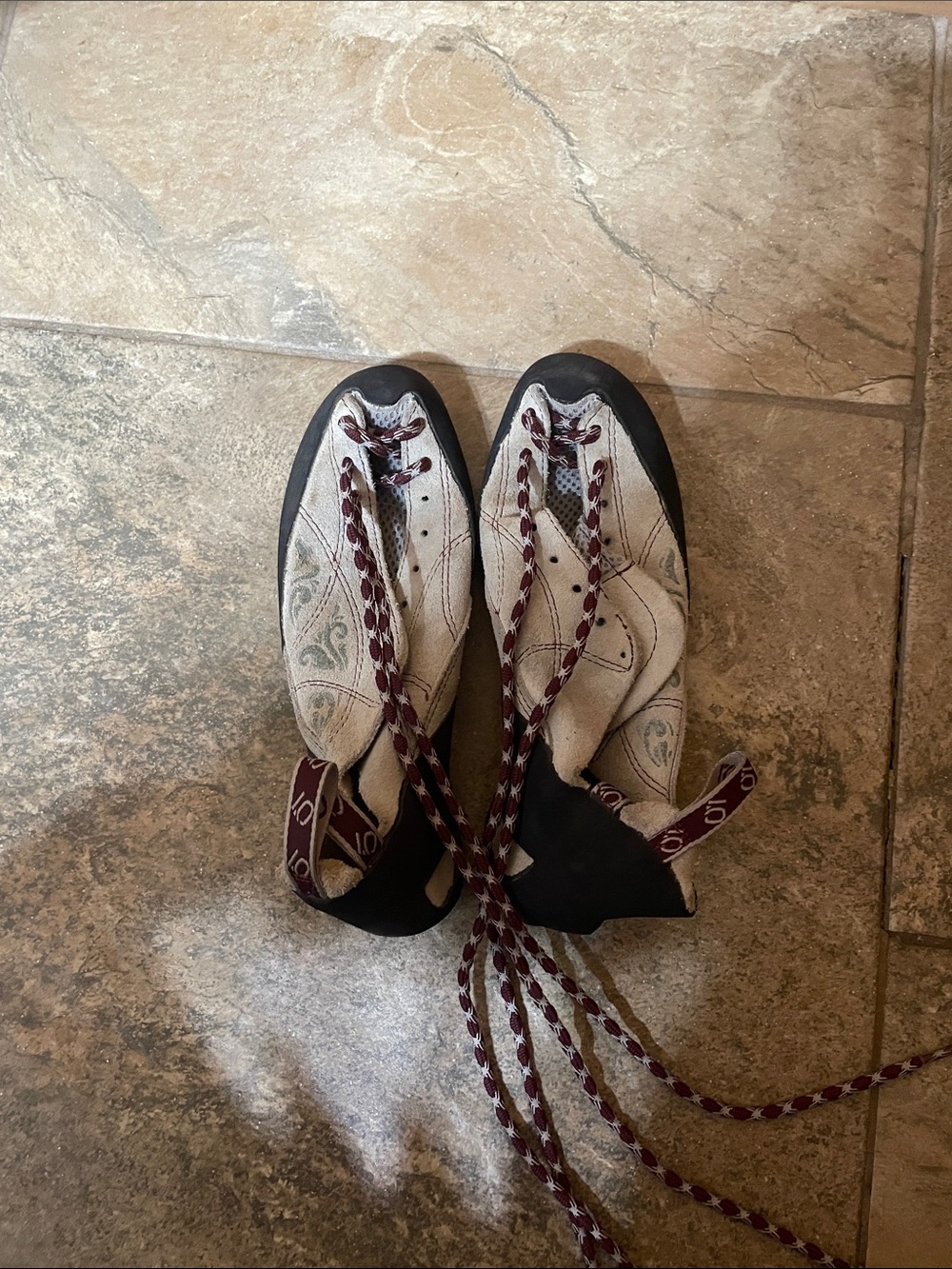Fiveten Women’s Beige and Black Lace-Up Climbing Shoes with Burgundy Laces